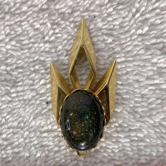 Vintage Gold Tone Necklace Pendant With Black Sunstone Costume Jewelry Pendant - Picture 12 of 12